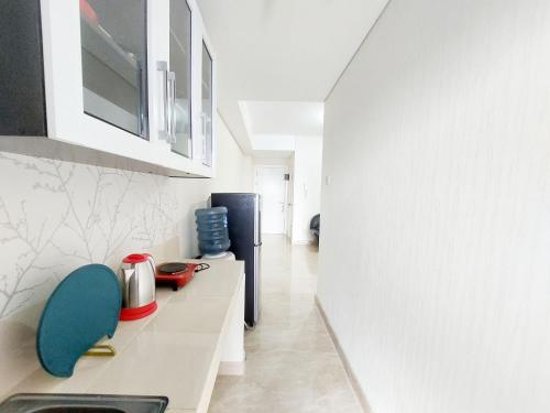 Comfort Stay 1BR at Podomoro City Deli Medan Apartment By Travelio - image 5