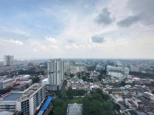 Comfort Stay 1BR at Podomoro City Deli Medan Apartment By Travelio - image 4