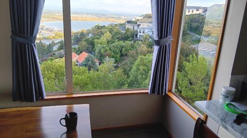 Homestay, Millions Dollar view, 9 kms to city center in Mount Pleasant