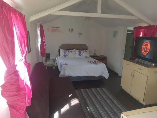 Chalet 4 at Cynthias Country, Hartbeespoort (Foto 10)
