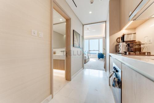 High-Rise Studio Overlooking the Sea with a Glimpse of Ain Dubai, The Palm Tower, Palm Jumeirah by Deluxe Holiday Homes, Dubái (foto 5)