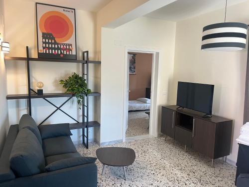 Panoramic penthouse 10m from metro A, Roma (foto 7)