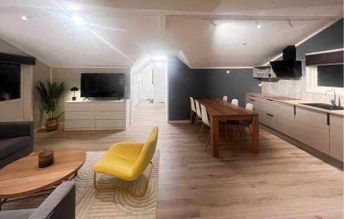 Lovely Apartment In Vanse With Wifi in Borhaug