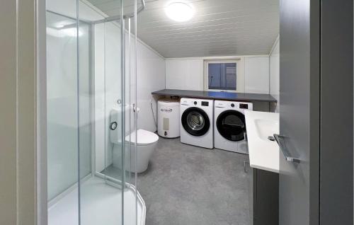 Fürdőszoba, Lovely Apartment In Vanse With Wifi in Borhaug