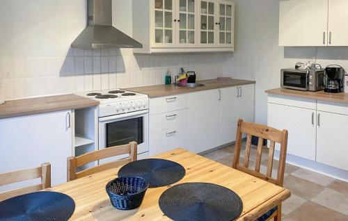 Kitchen, Nice Apartment In Hyltebruk With Wifi in Hyltebruk