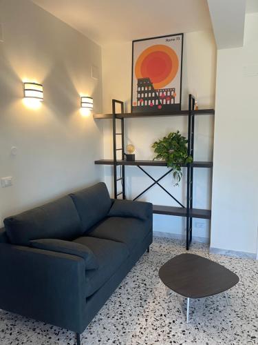 Panoramic penthouse 10m from metro A, Roma (foto 8)