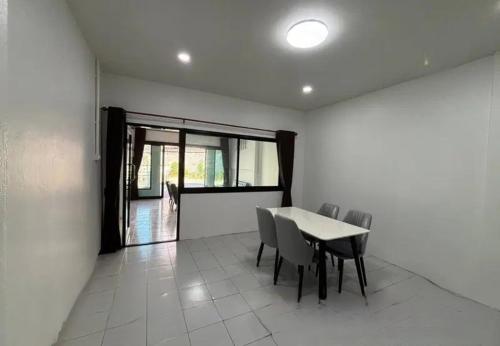 Townhouse one Bedroom can cooking| Near Safari - image 9