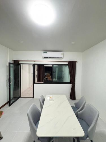 Townhouse one Bedroom can cooking| Near Safari - image 13