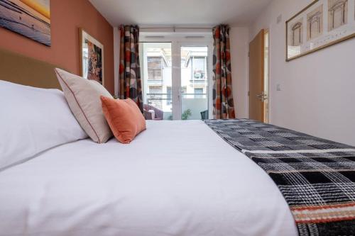 Host & Stay - Kingscote Townhouse - image 2