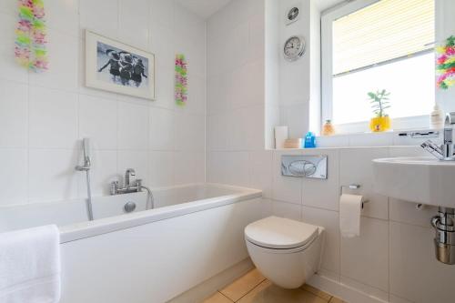 Host & Stay - Kingscote Townhouse - image 4