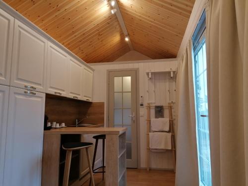 White Cottage, Garden View (annex building) with Spa Access