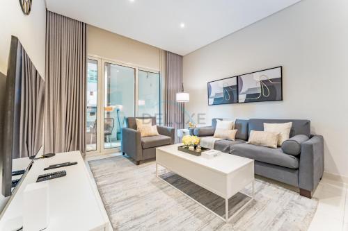 Pool and City View 1BR Near Dubai Water Canal, The Cosmopolitan, Business Bay by Deluxe Holiday Homes, Dubai (Foto 7)