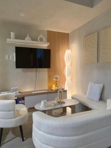 2BR - Azure Staycation Parañaque, Манила