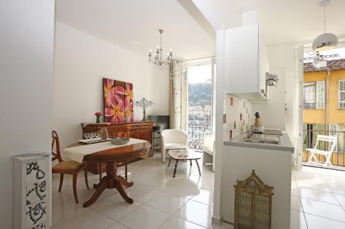 Superbe appartement Vue Mer 4 personnes au Port de Nice