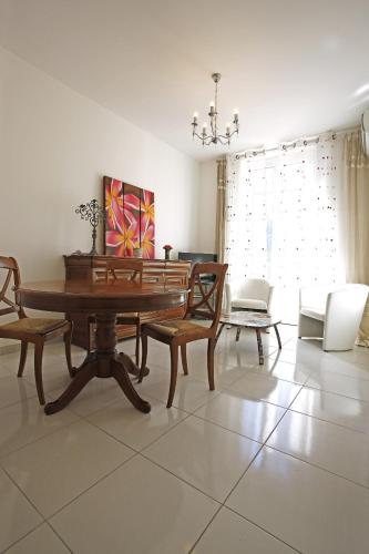 Superbe appartement Vue Mer 4 personnes au Port de Nice - image 9