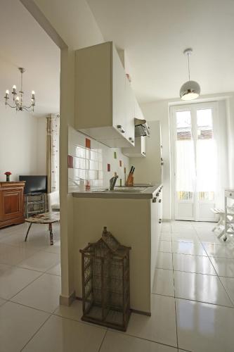 Superbe appartement Vue Mer 4 personnes au Port de Nice - image 4