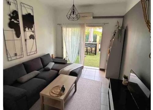 . Appartement charmant au Pradet avec terrasse, 33 m², jardin