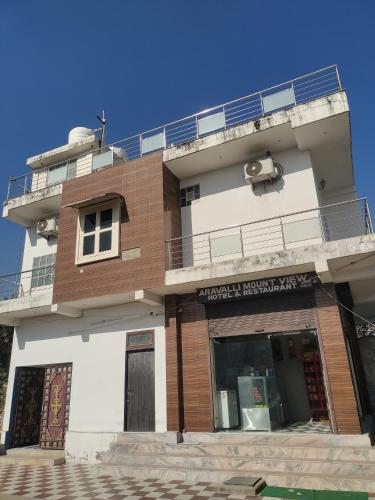 Aravalli Mount View Hotel And Restaurant in สามท