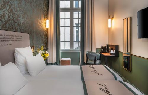 Superior Double Room image 3