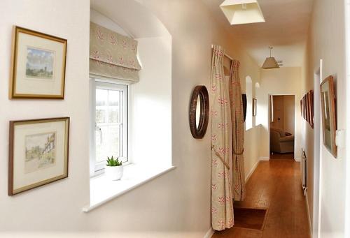 Family home-from-home cottage on working estate in Chesterton