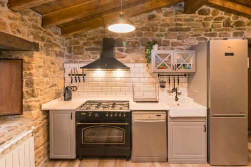 virtuve, Cabaña Pasiega El Ojal B (Cabana Pasiega El Ojal B) in Vega de Pas