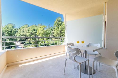 2 bedrooms, 3 beds