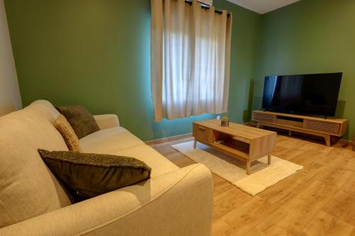 Shared lounge/TV area, Havre de paix pres de Perouges, charme et confort in Perouges