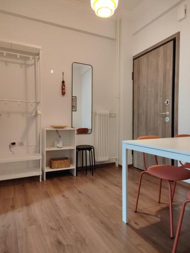Freshly Renovated Appartment, Ateny (zdjęcie 4)