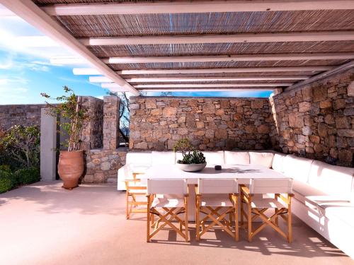 Mykonos Rocks Villas & Suites – Mykonos, UT