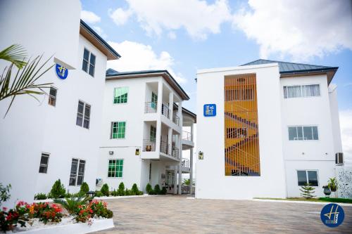 Henlesby Village in Tema