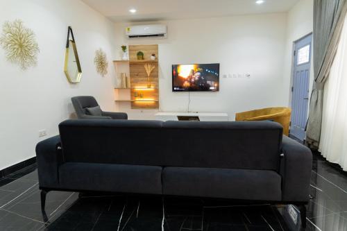 Henlesby Village in Tema
