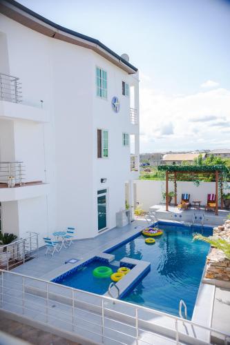 Henlesby Village in Tema
