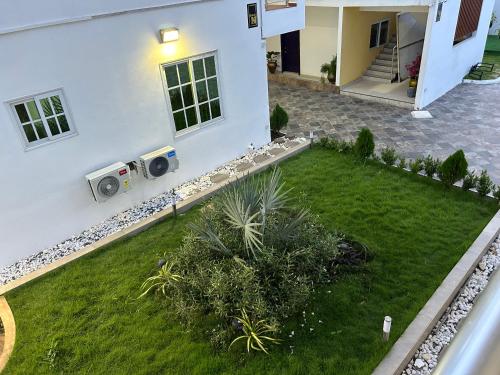 Henlesby Village in Tema