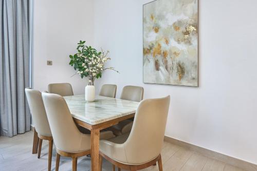 Luxury Living in Marina Liv Residence 2BR, Dubaj (zdjęcie 5)