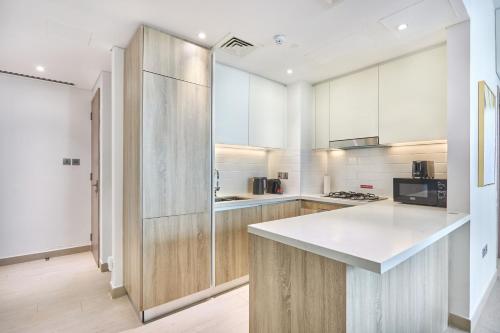 Luxury Living in Marina Liv Residence 2BR, Dubaj (zdjęcie 11)