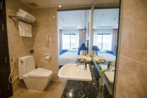 room detail thumbnail 2