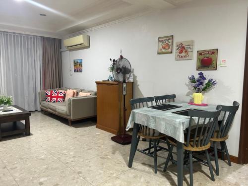 Riverbank Suites - River View Level 11, Sleeps 7 Riverbank Suites - River View Level 11, Sleeps 7