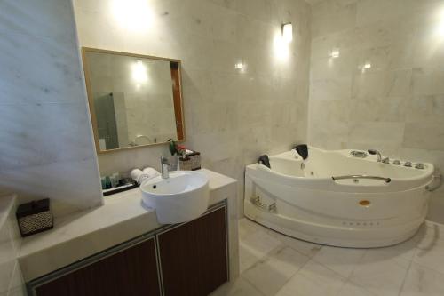 ฝักบัว, ฮาร์โมนี วัลเลย์ รีทรีต (Harmony Valley Retreat) in จันดา บาอิก์