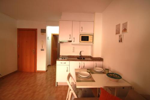 One-Bedroom Apartment image 7