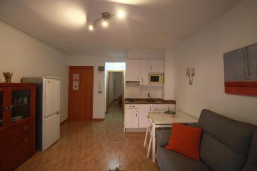 One-Bedroom Apartment image 4