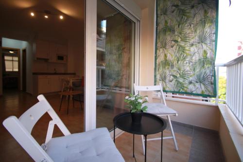 One-Bedroom Apartment image 3