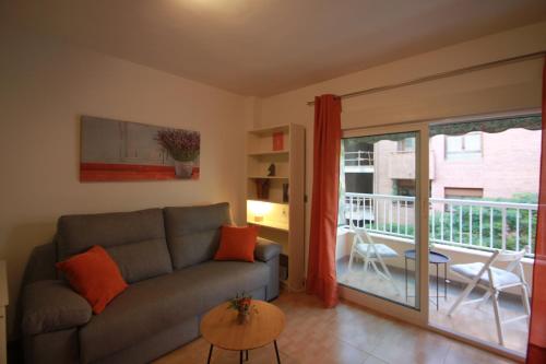 One-Bedroom Apartment image 2