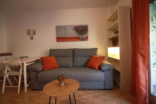 One-Bedroom Apartment image 1