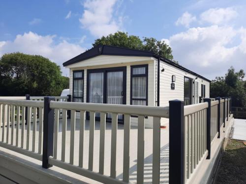 Sunset retreat lodge with large wrap around decking