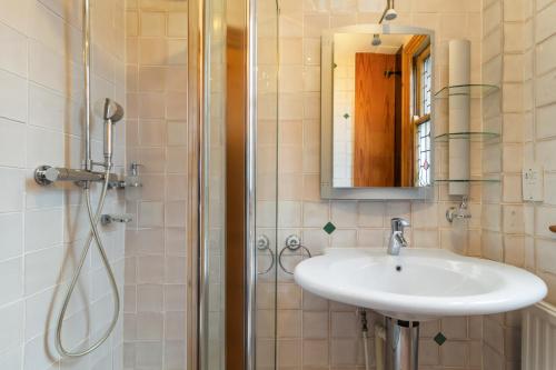 Elegant 3-Bedroom Apartment in the Heart of Piccadilly Circus No Lift- 4GL - image 14