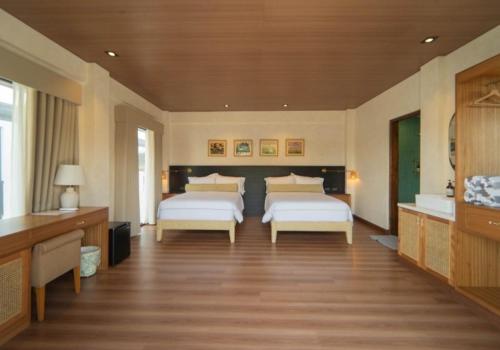 2 queen beds