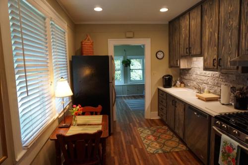 Cottage at Franklin Park in Brevard, USA