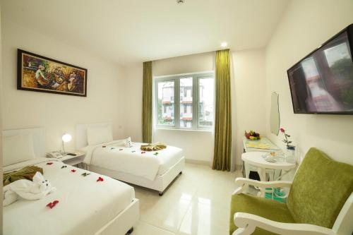 Deluxe Double or Twin Room image 2