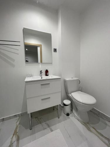 Fürdőszoba, A L'Ombre du Pin "11" - Cozy Studio near Disneyland and Paris, 1-2 Guests in Villevaude (Ile-de-France)