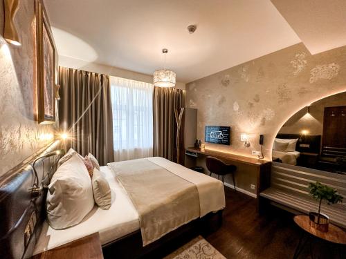 King Room image 5
